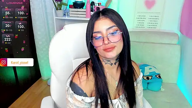 Snapshot of Hinataw33d01 chatting on February 2025 05:37:01 AM Hinataw33d01 online show from February 2025 05:37:01 AM