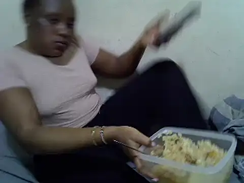 Snapshot of Crystal__Gee chatting on December 2024 07:14:01 PM Crystal Gee online show from December 2024 07:14:01 PM