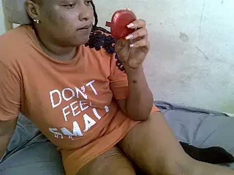 Snapshot of Crystal__Gee chatting on February 2025 08:27:02 AM Crystal Gee online show from February 2025 08:27:02 AM