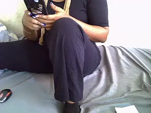 Snapshot of Crystal__Gee chatting on March 2025 07:13:02 AM Crystal Gee online show from March 2025 07:13:02 AM