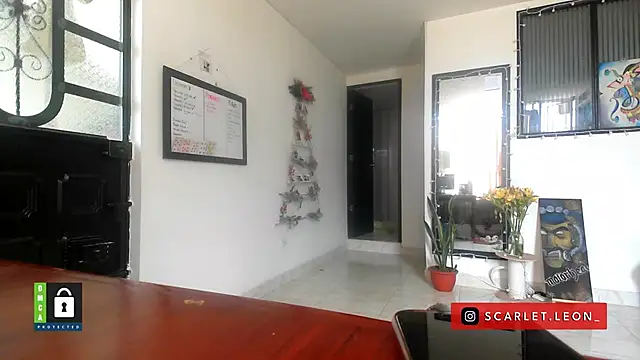 Scarletleon77 online show from December 2025 03:30:01 PM