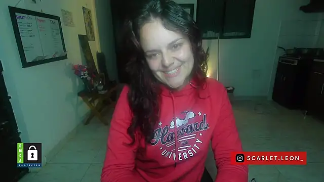 Scarletleon77 online show from April 2026 11:42:01 PM