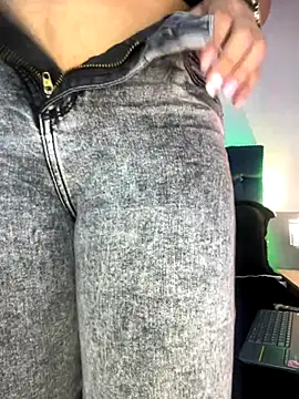 valentinabaez online show from November 2025 06:24:02 PM