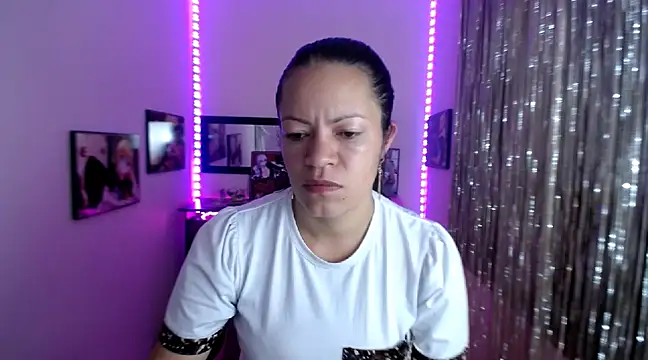 Cristal w online show from March 2025 02:40:02 PM