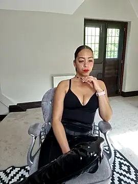 QueenTricks1 online show from April 2026 08:41:01 AM