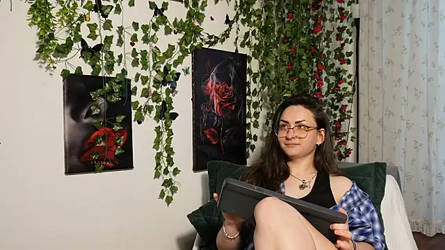 Snapshot of NaughtYHomemadE chatting on October 2025 12:06:02 PM NaughtYHomemadE online show from October 2025 12:06:02 PM