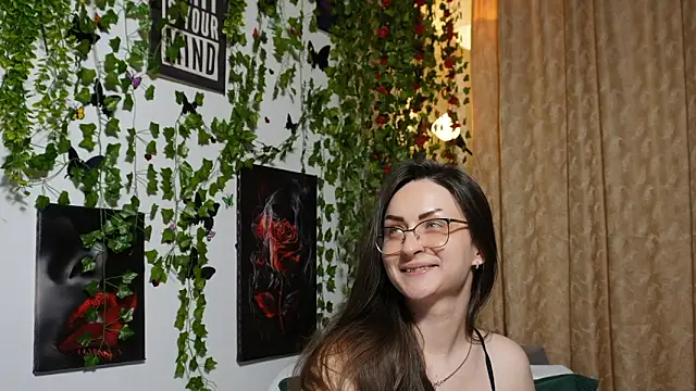 Snapshot of NaughtYHomemadE chatting on October 2025 08:44:01 AM NaughtYHomemadE online show from October 2025 08:44:01 AM