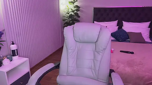 XtraHotX online show from January 2025 07:15:01 AM