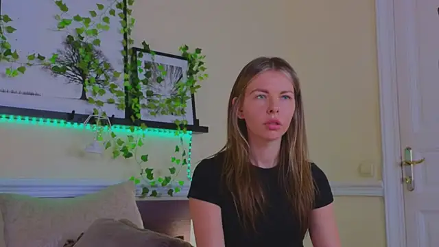 Real Tini online show from March 2025 01:13:02 PM