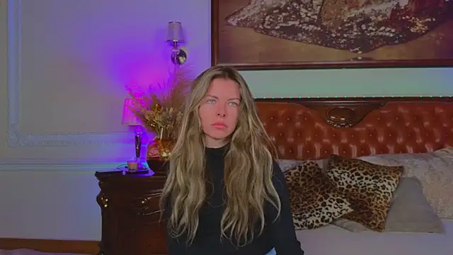 Real Tini online show from November 2025 06:22:01 AM