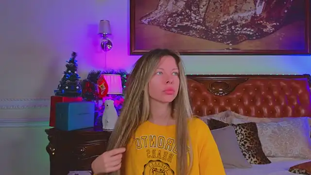 Real Tini online show from December 2025 06:20:02 AM