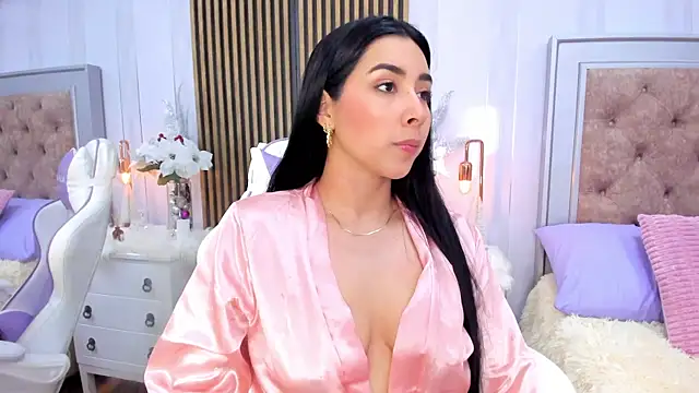 Snapshot of Charlotte_Shelby chatting on January 2025 06:27:02 PM Charlotte Shelby online show from January 2025 06:27:02 PM