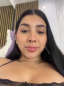 Snapshot of Charlotte_Shelby chatting on February 2025 10:40:01 PM Charlotte Shelby online show from February 2025 10:40:01 PM