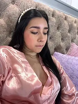 Snapshot of Charlotte_Shelby chatting on February 2025 02:53:01 PM Charlotte Shelby online show from February 2025 02:53:01 PM