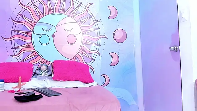 luna hoott online show from February 2026 07:20:01 PM