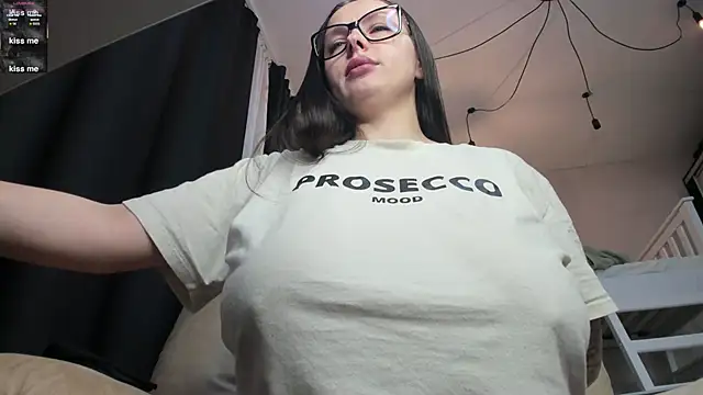 Snapshot of lecherous_wife chatting on October 2025 05:57:01 PM lecherous wife online show from October 2025 05:57:01 PM