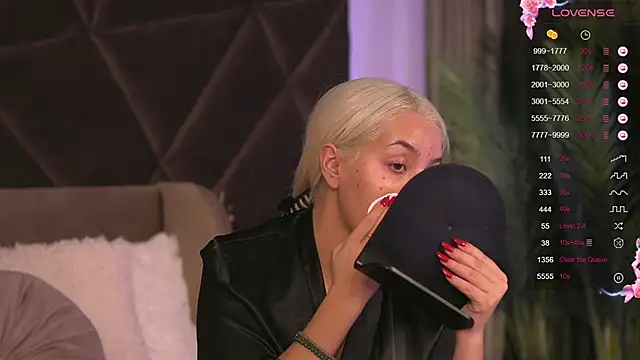 VictoriaMorrone online show from February 2025 12:00:02 AM