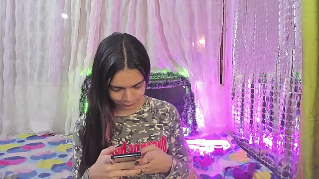 Snapshot of Megan_Miles02 chatting on December 2024 08:28:01 AM Megan Miles02 online show from December 2024 08:28:01 AM