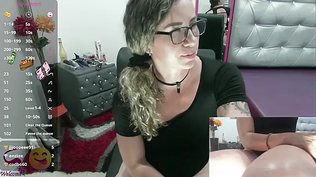 Snapshot of ViickySexy chatting on February 2025 10:43:02 PM ViickySexy online show from February 2025 10:43:02 PM