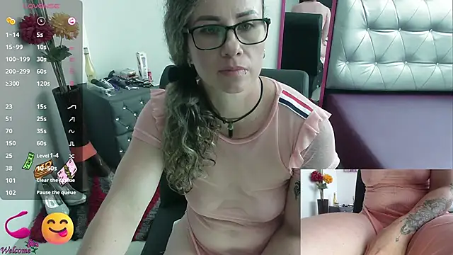 Snapshot of ViickySexy chatting on February 2025 07:32:02 PM ViickySexy online show from February 2025 07:32:02 PM