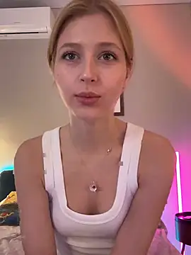 LunaRase online show from May 2026 12:33:01 PM