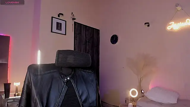 Jess Collen online show from April 2026 05:43:01 AM