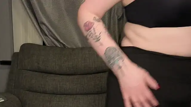 Snapshot of SquirtingIrishShannon chatting on December 2025 04:35:01 PM SquirtingIrishShannon online show from December 2025 04:35:01 PM