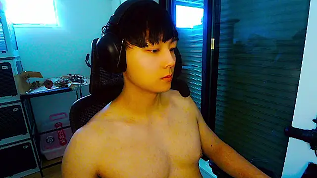 Snapshot of Tkcqcc chatting on May 2026 06:20:01 AM Tkcqcc online show from May 2026 06:20:01 AM