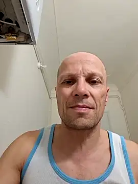 Snapshot of wedge75 chatting on April 2026 03:00:01 PM wedge75 online show from April 2026 03:00:01 PM