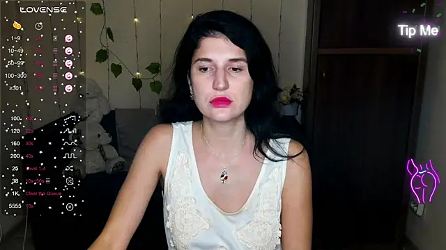 Snapshot of Alianna_Solo_Kisses chatting on January 2025 02:58:02 PM Alianna Solo Kisses online show from January 2025 02:58:02 PM