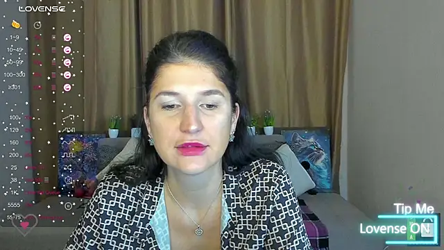 Alianna Solo Kisses online show from November 2025 06:33:01 AM