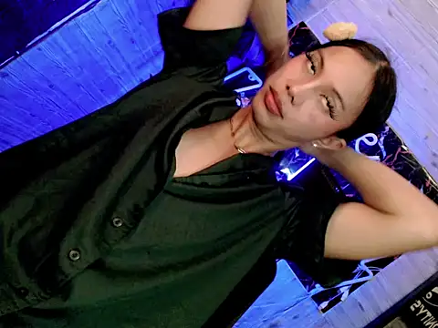 whiteladyboy online show from December 2025 09:14:02 AM