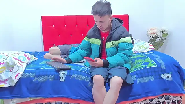 Snapshot of big-dicktop23 chatting on December 2024 08:33:01 AM big-dicktop23 online show from December 2024 08:33:01 AM