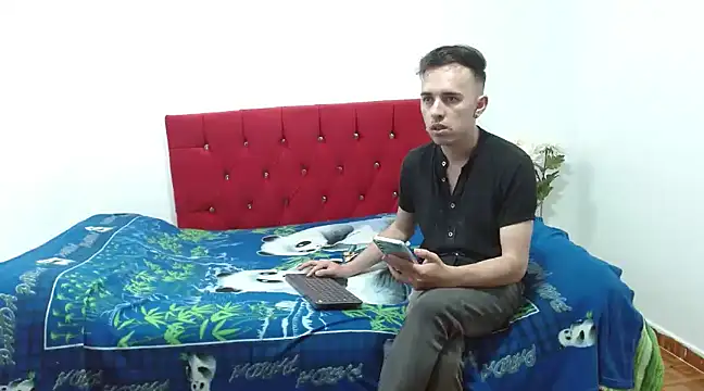 Snapshot of big-dicktop23 chatting on December 2024 01:54:01 AM big-dicktop23 online show from December 2024 01:54:01 AM