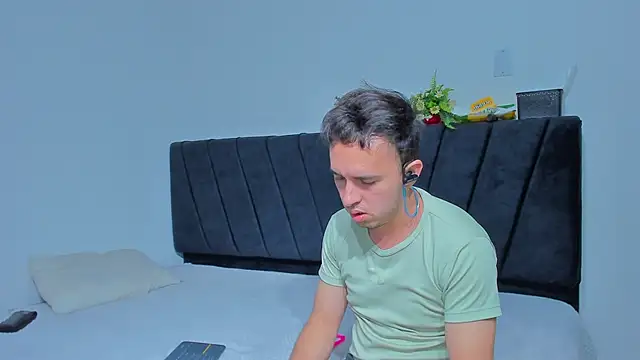 Snapshot of big-dicktop23 chatting on September 2025 02:55:02 AM big-dicktop23 online show from September 2025 02:55:02 AM