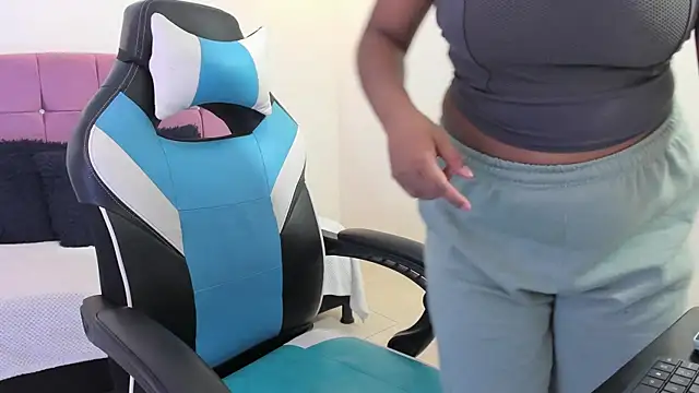 Lizzie Williams  online show from March 2026 03:30:02 AM