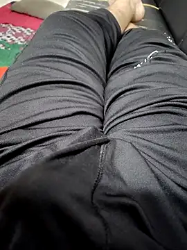 Snapshot of SplitPrestige19 chatting on February 2026 05:30:01 PM SplitPrestige19 online show from February 2026 05:30:01 PM