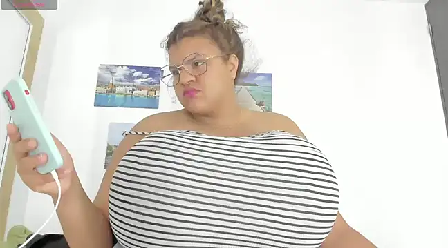 Snapshot of bigmom69_ chatting on December 2024 03:59:02 PM bigmom69  online show from December 2024 03:59:02 PM