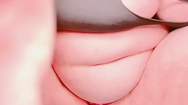 Snapshot of BiggyMelon chatting on November 2025 02:24:02 PM BiggyMelon online show from November 2025 02:24:02 PM