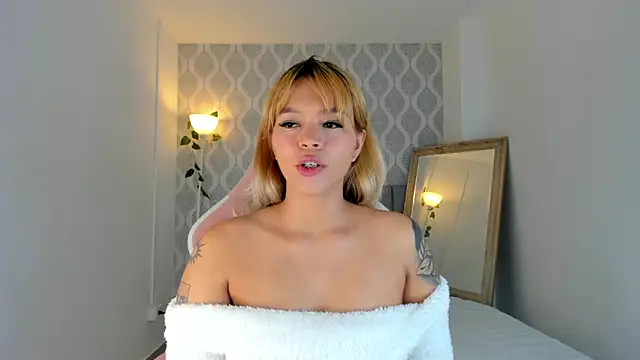 Snapshot of Adria_ross chatting on January 2025 12:21:01 PM Adria ross online show from January 2025 12:21:01 PM