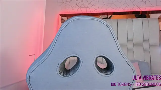 Snapshot of AngelineHeet chatting on December 2024 03:28:02 AM AngelineHeet online show from December 2024 03:28:02 AM