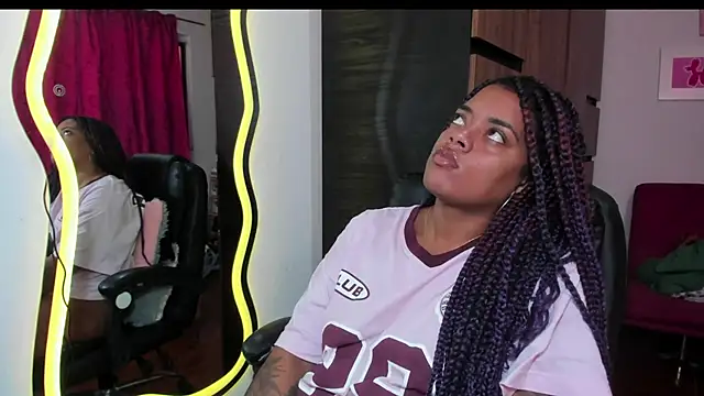 Snapshot of ladyrd1 chatting on November 2025 06:19:02 PM ladyrd1 online show from November 2025 06:19:02 PM