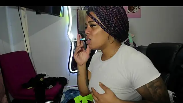 Snapshot of ladyrd1 chatting on November 2025 02:46:02 AM ladyrd1 online show from November 2025 02:46:02 AM