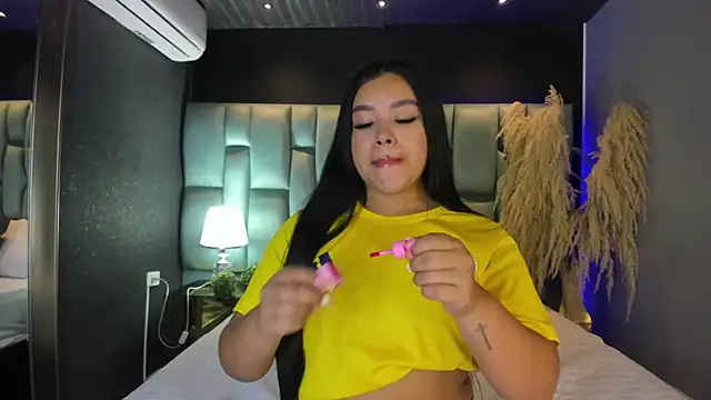 Snapshot of MarianaGarciaa__ chatting on June 2026 07:49:01 PM MarianaGarciaa online show from June 2026 07:49:01 PM