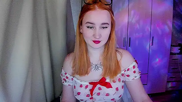 Snapshot of KeiraNight chatting on May 2026 01:33:01 AM KeiraNight online show from May 2026 01:33:01 AM