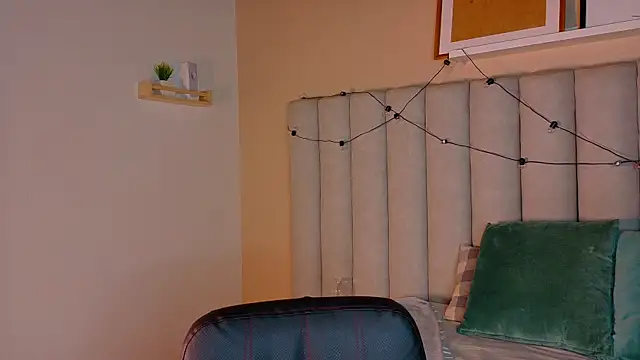 alaia-rogers online show from December 2025 11:37:01 AM