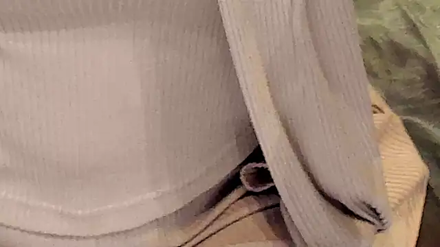 IceDanielles online show from October 2025 05:38:01 AM