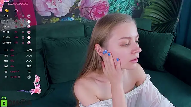 Snapshot of Polumna_cute chatting on December 2024 02:38:02 PM Polumna cute online show from December 2024 02:38:02 PM