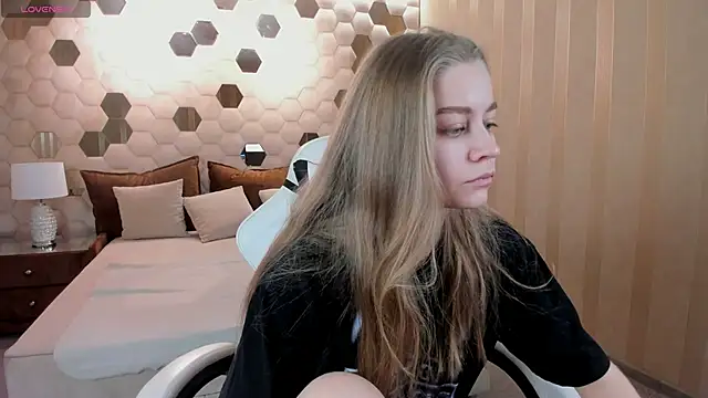 Snapshot of Polumna_cute chatting on March 2025 08:48:01 AM Polumna cute online show from March 2025 08:48:01 AM