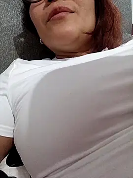 Snapshot of ZUCAAT chatting on November 2025 04:33:02 AM ZUCAAT online show from November 2025 04:33:02 AM